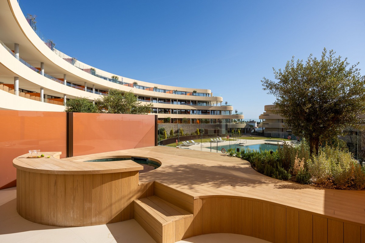 Ground Floor Apartment in Fuengirola — photo 1 of 24