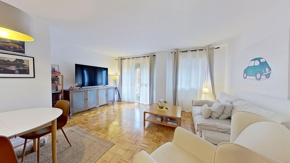 Middle Floor Apartment in Málaga Centro — photo 1 of 38