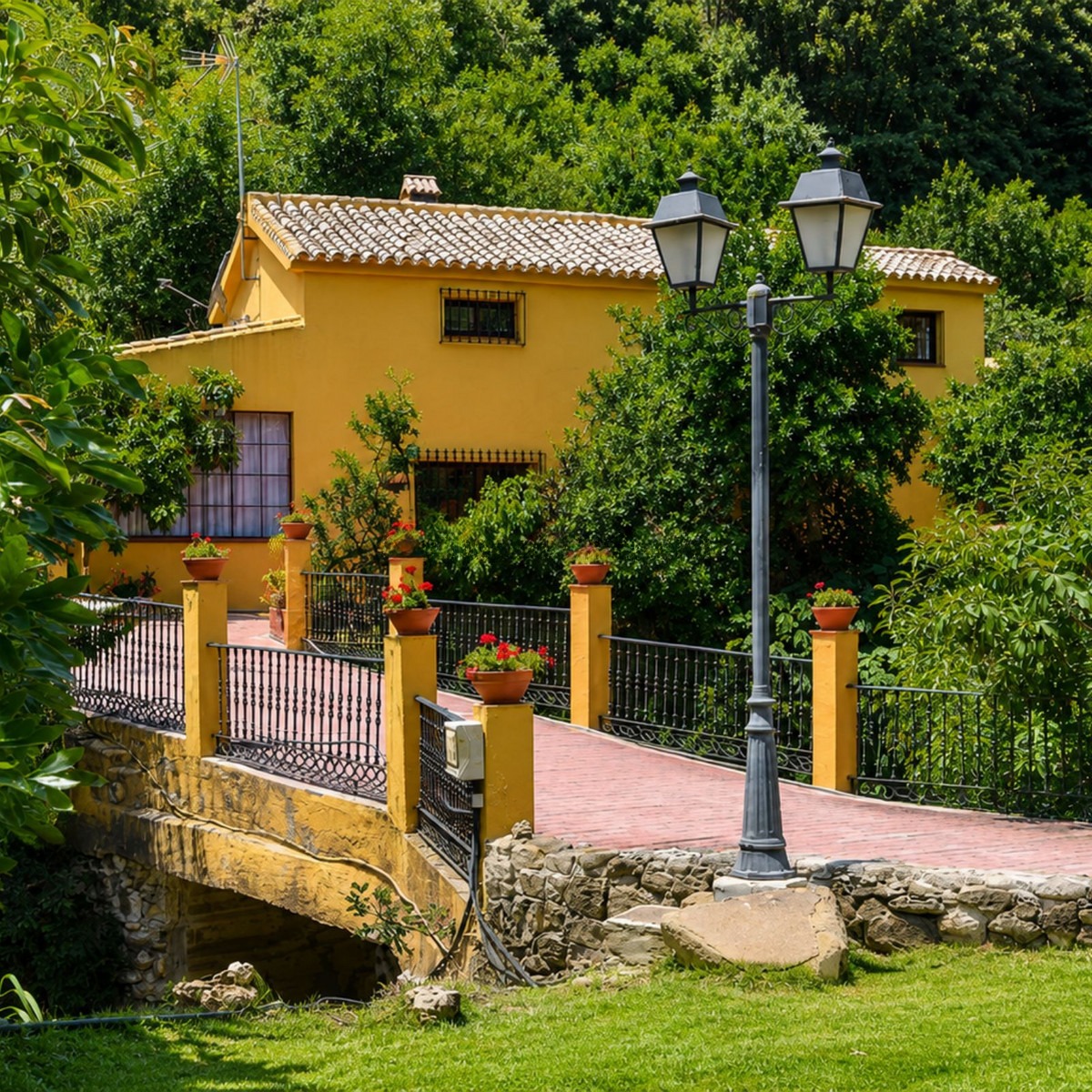 Detached Villa in Ojén — photo 1 of 13