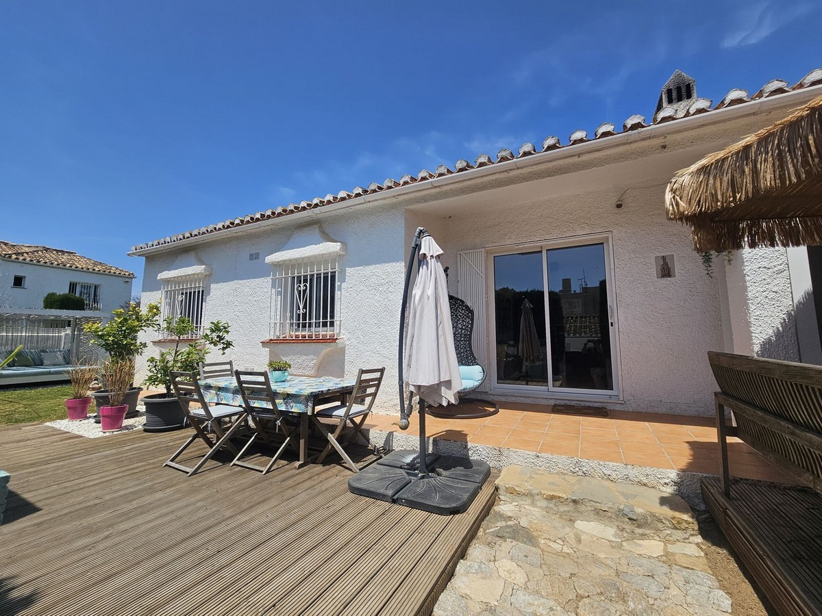 Detached Villa in Calypso — photo 1 of 21