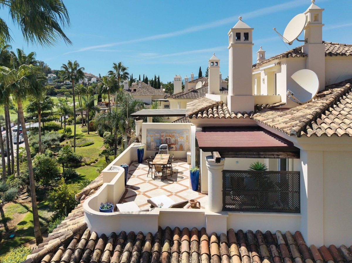 Penthouse in Nueva Andalucía — photo 1 of 21