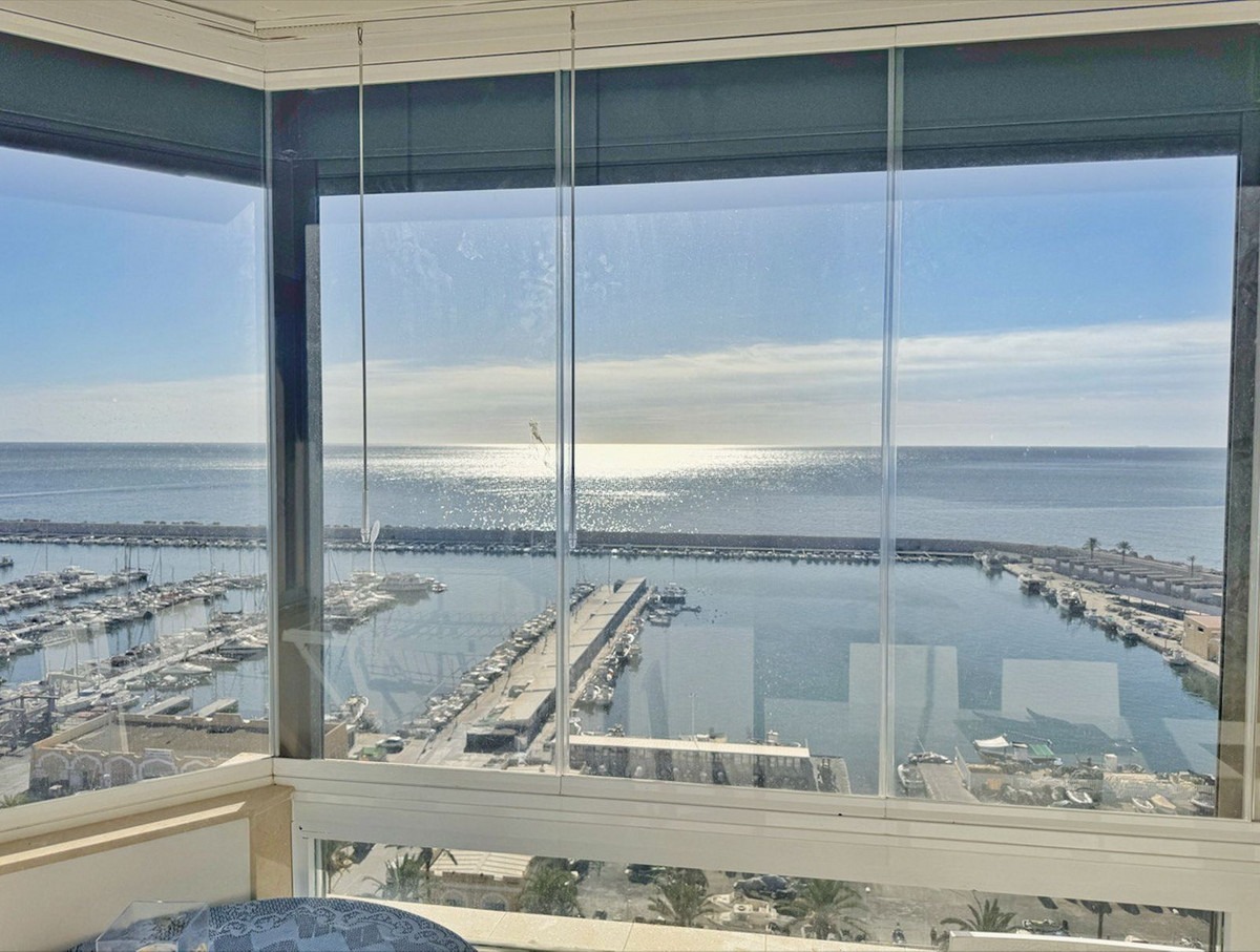 Top Floor Apartment in Fuengirola — photo 1 of 34