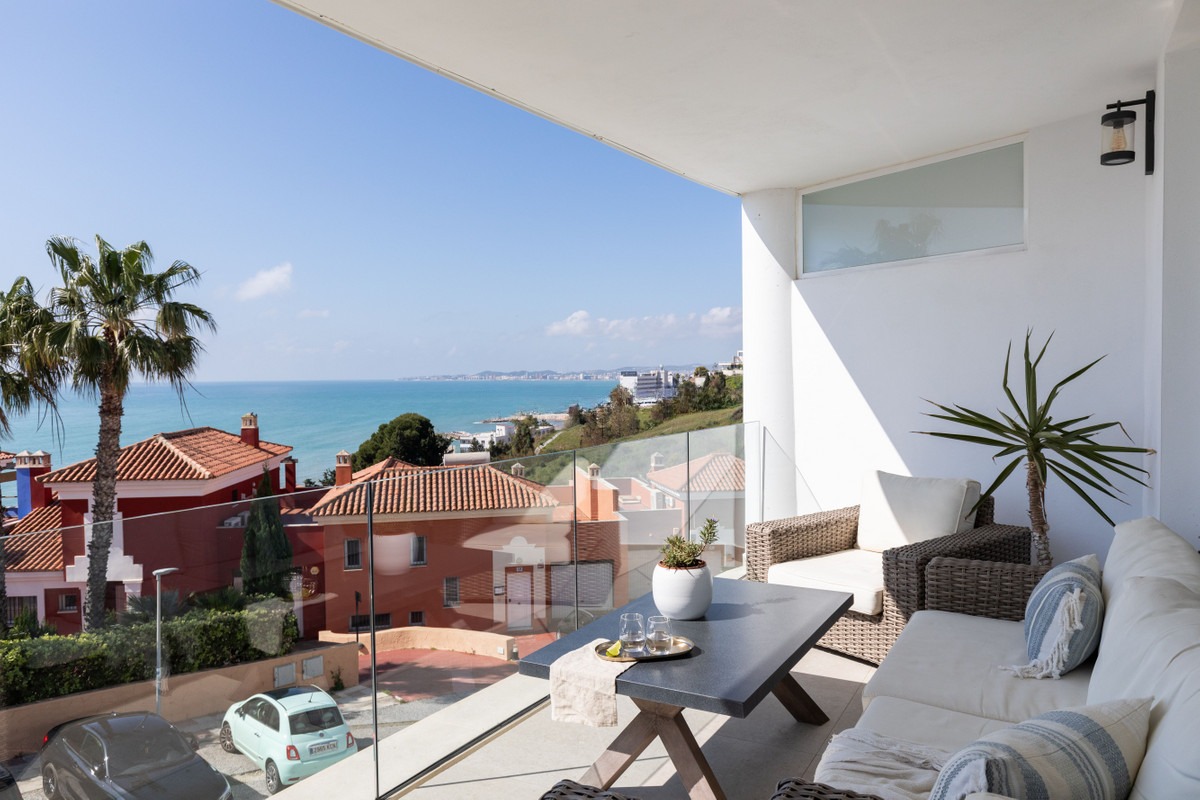 Middle Floor Apartment in Torrequebrada — photo 1 of 34