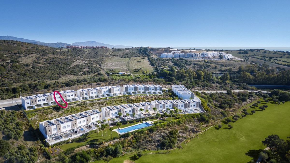 Townhouse in Estepona — photo 1 of 47