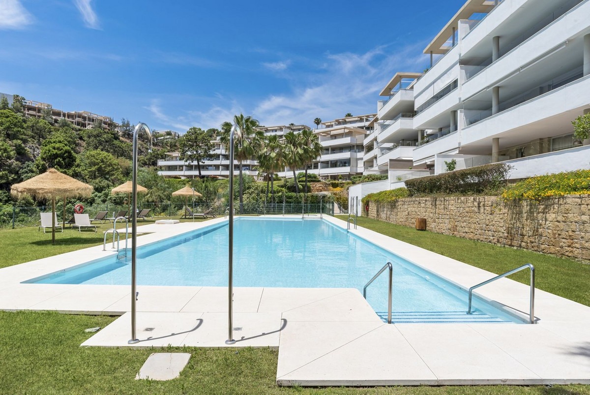 Ground Floor Apartment in Benahavís — photo 1 of 25