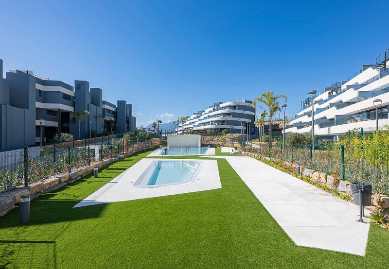 Second-Floor Apartment at Oasis 325